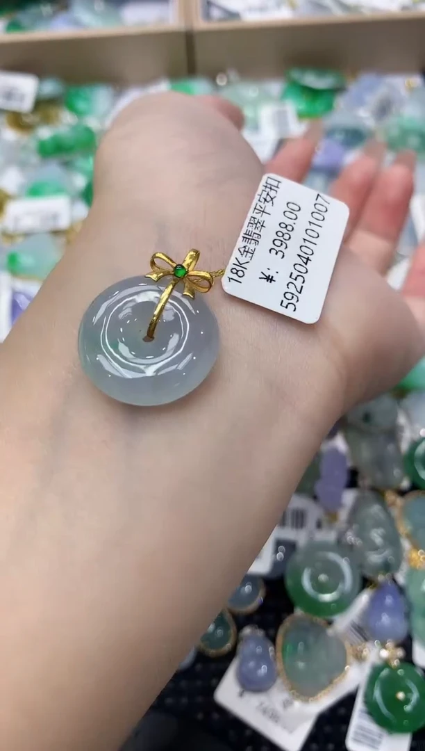 翡翠18K金镶嵌颈饰111111111
