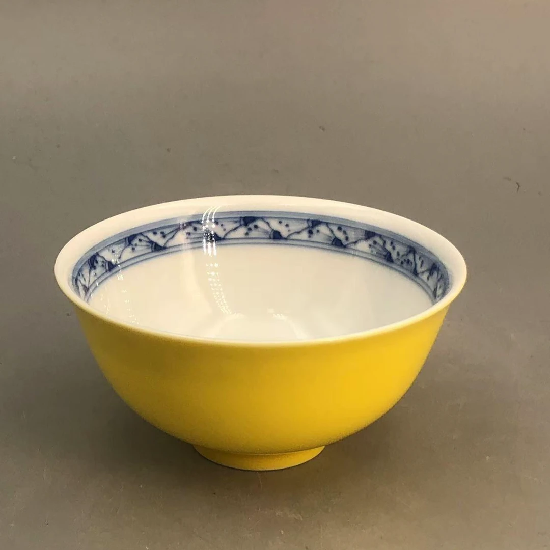 外黄内小宝相纹杯