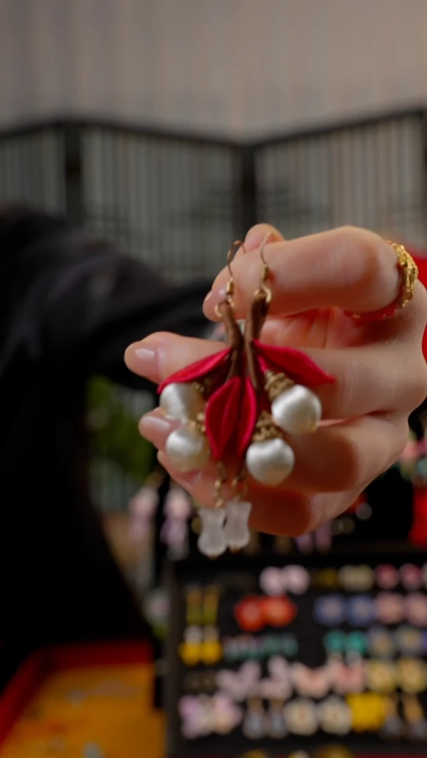 刺绣沉*ò非遗绒花苏绣饰品