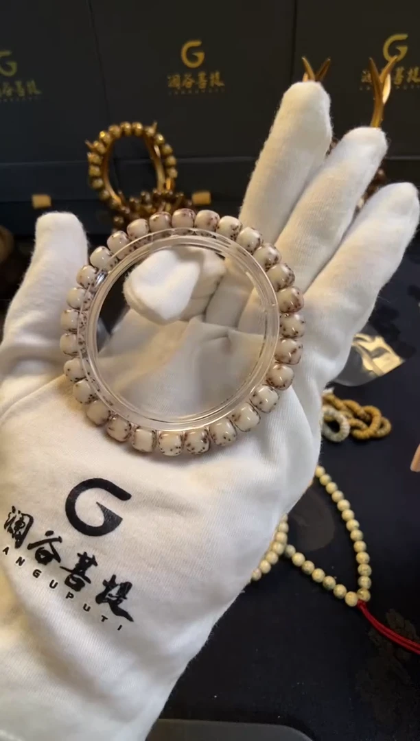 手串星月菩提8*7正月粉糯半壁大留白