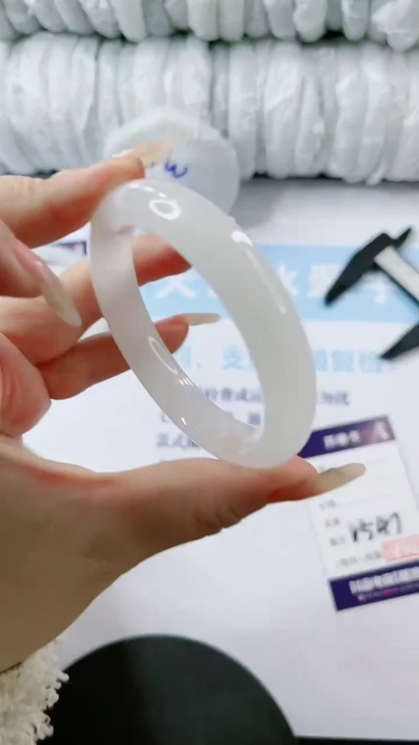 【闪购商品】石英质玉手镯未镶嵌多样性发货V547