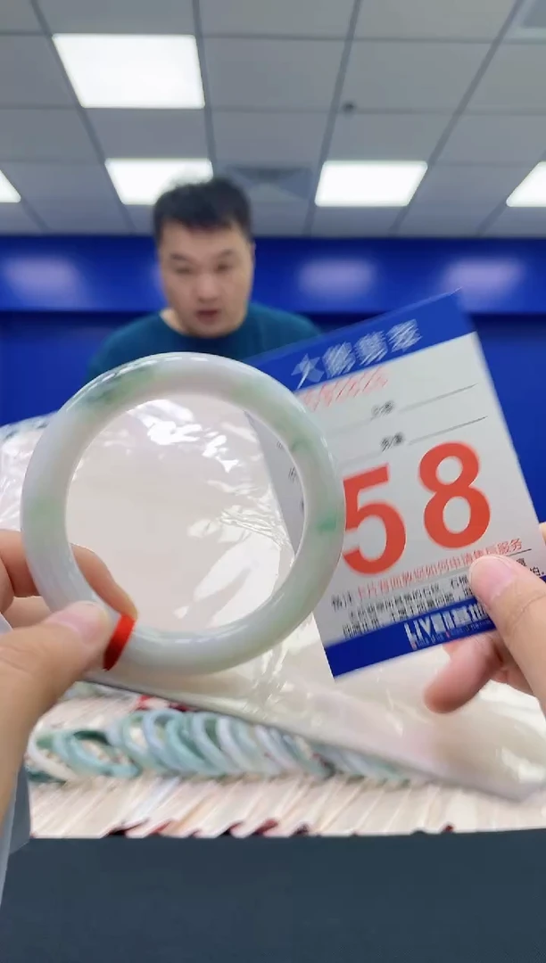 翡翠手镯未镶嵌AAAAAAAAAA