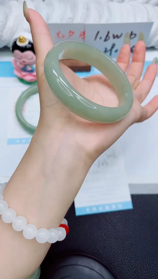 未镶嵌手镯石英质玉208-60.8