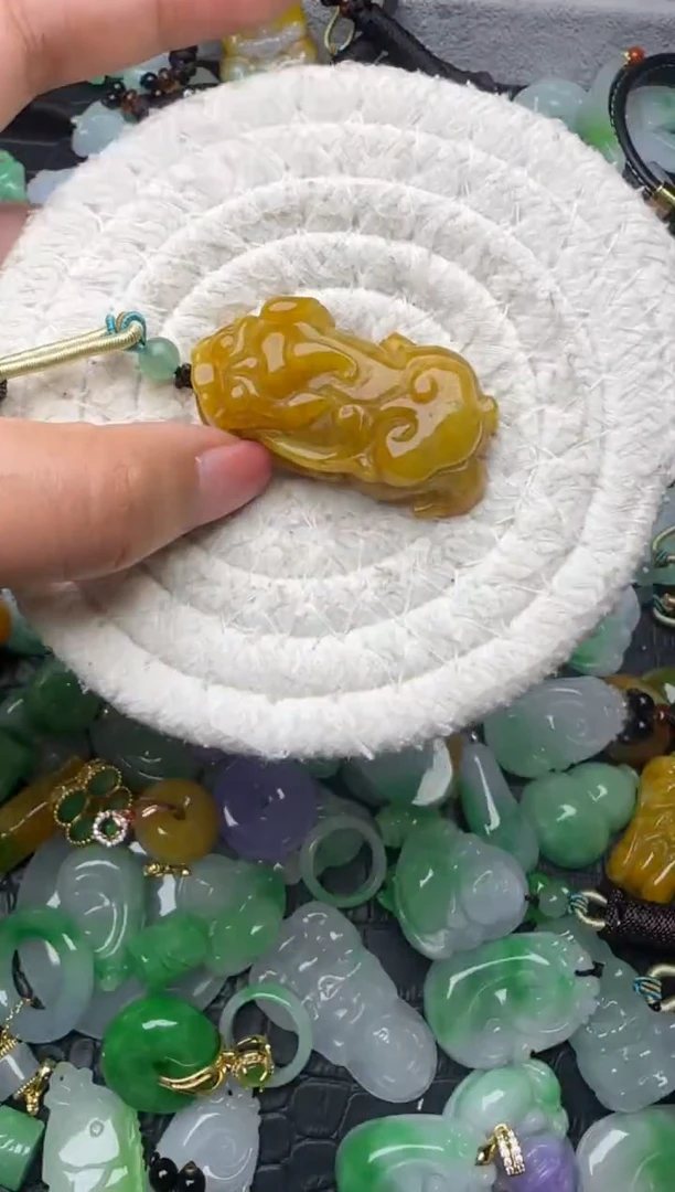颈饰未镶嵌翡翠缅甸翡翠吊坠