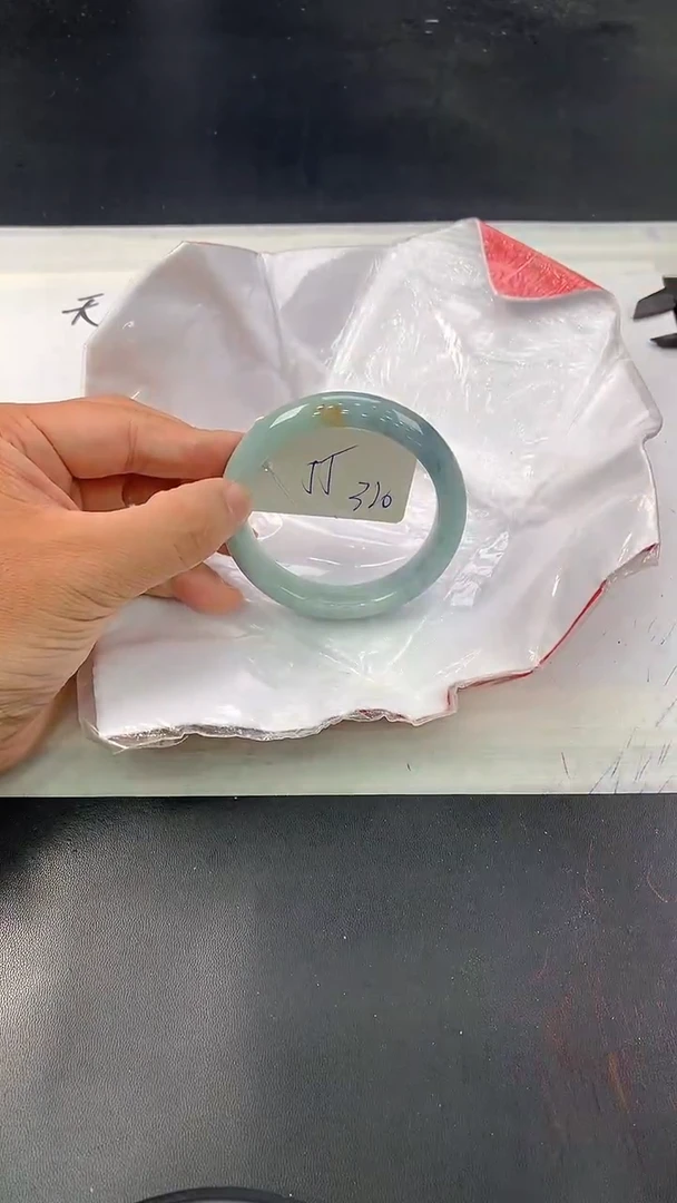 翡翠手镯未镶嵌231