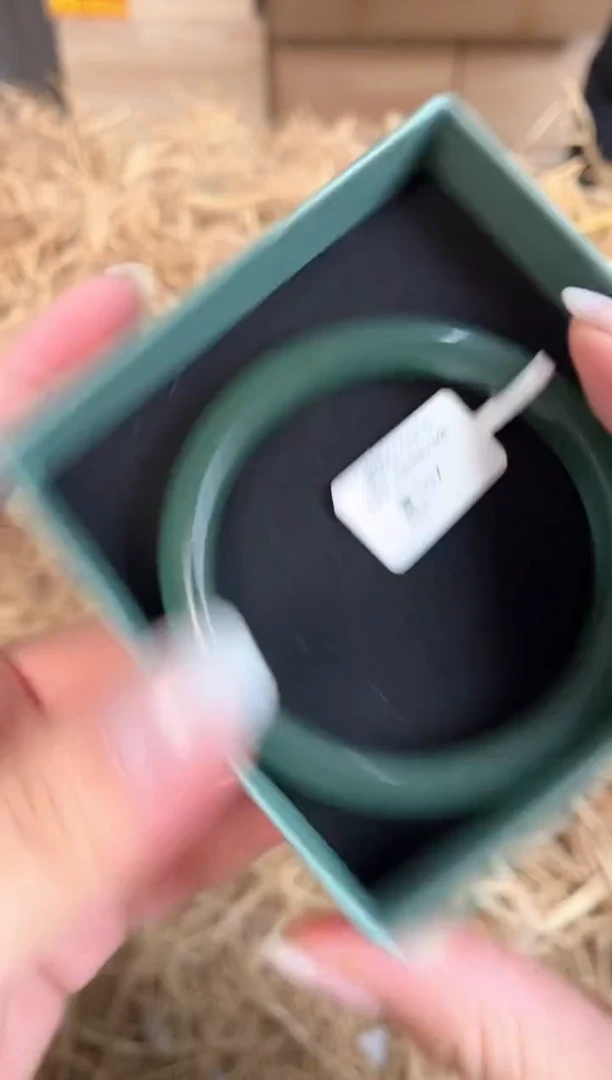 未镶嵌手镯石英质玉D-0316