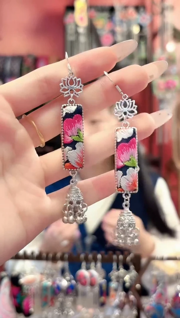 织绣云织谣民族风精美饰品 196