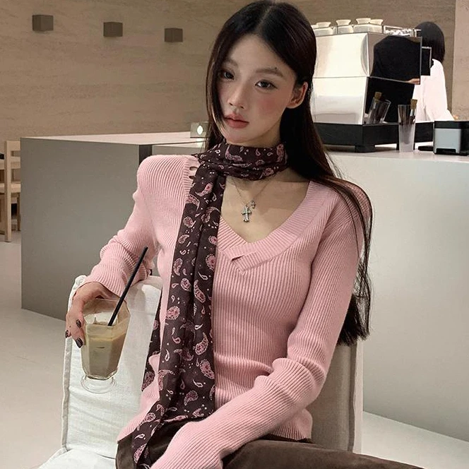 韩系温柔氛围感气质波点绑带丝巾V领毛衣女秋冬时髦修身别致上衣