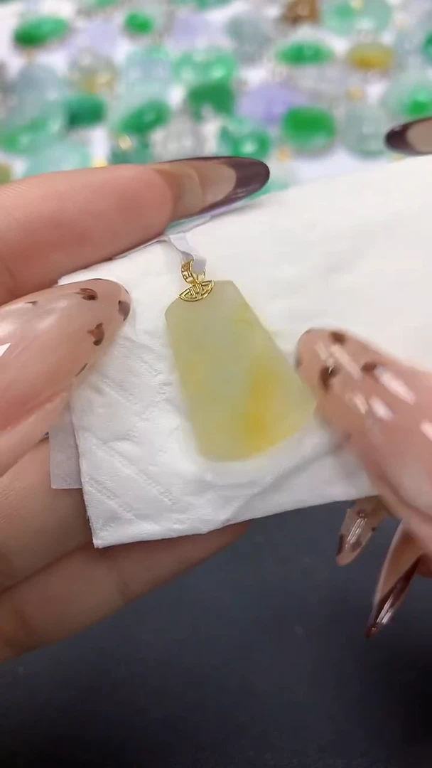 颈饰18K金镶嵌翡翠a货假一赔三支持复检百元上9元证书费自理