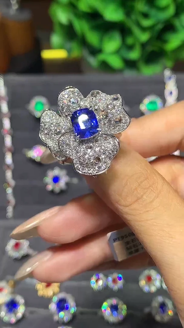 戒指蓝宝石18K金镶嵌2.03ct