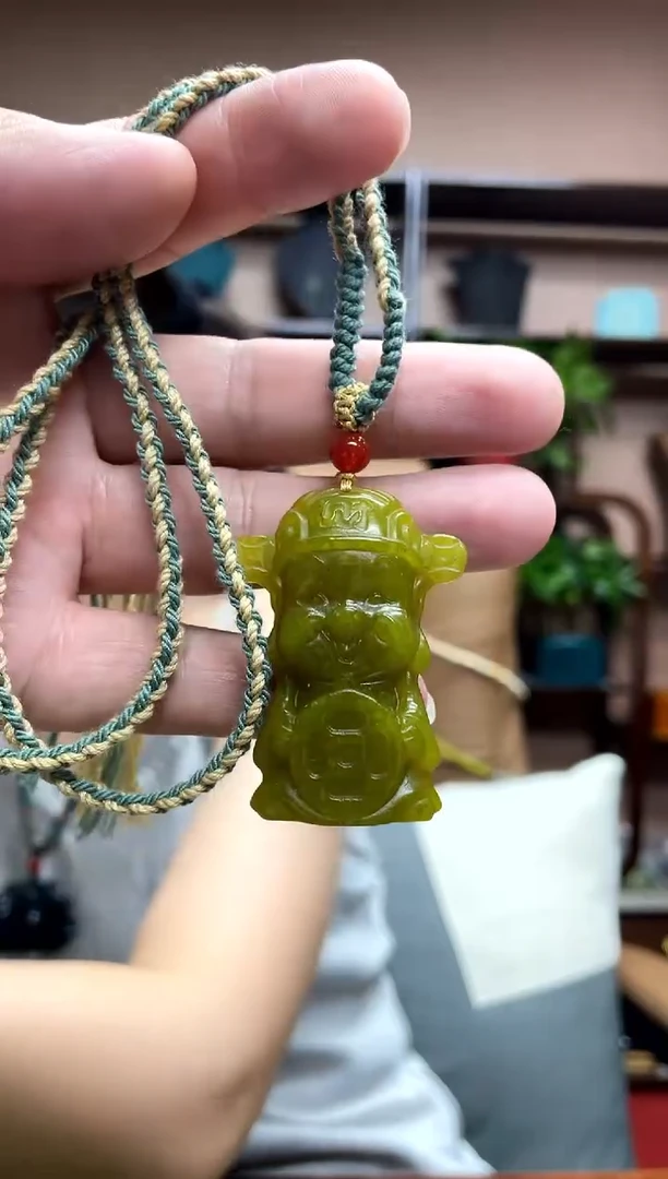岫玉未镶嵌吊坠多样性发货发其中之一