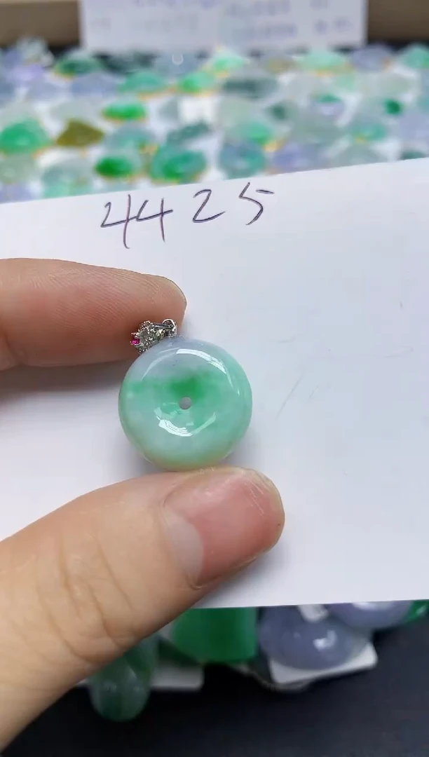 翡翠未镶嵌颈饰天然缅甸翡翠A货