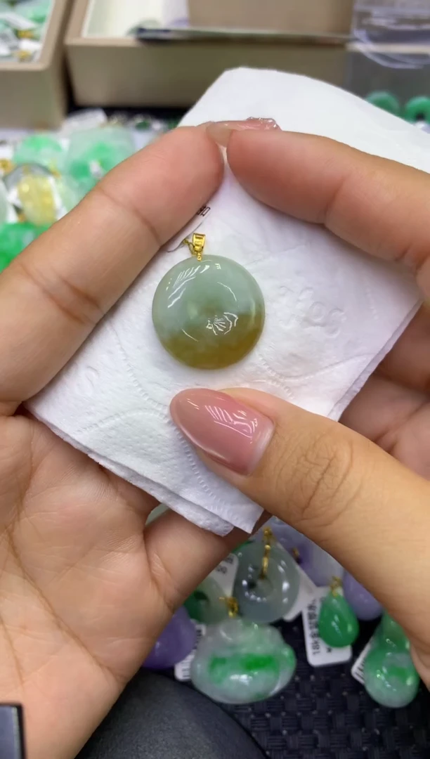 颈饰18K金镶嵌翡翠天然缅甸A货翡翠