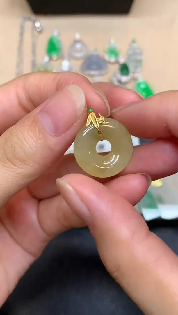 颈饰18K金镶嵌翡翠甜甜圈【无服务费