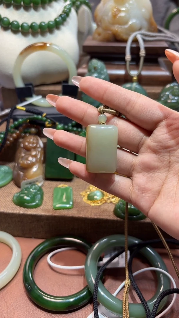 颈饰未镶嵌和田玉1