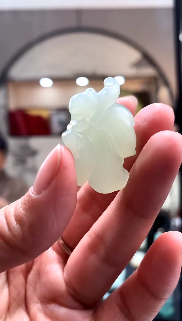 和田玉未镶嵌颈饰挂件