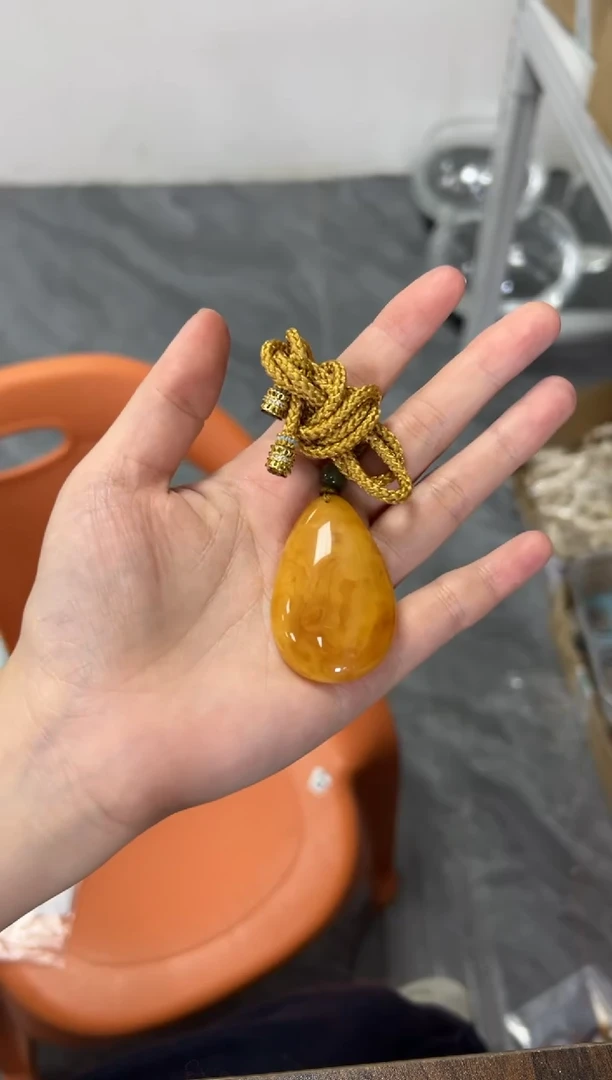 蜜蜡颈饰未镶嵌蜜蜡水滴吊坠[多样发其一]