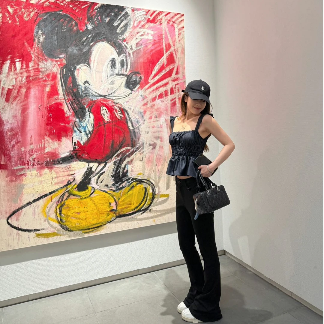 2025夏季新款设计师款小众纯欲风复古甜辣褶皱吊带无袖上衣女