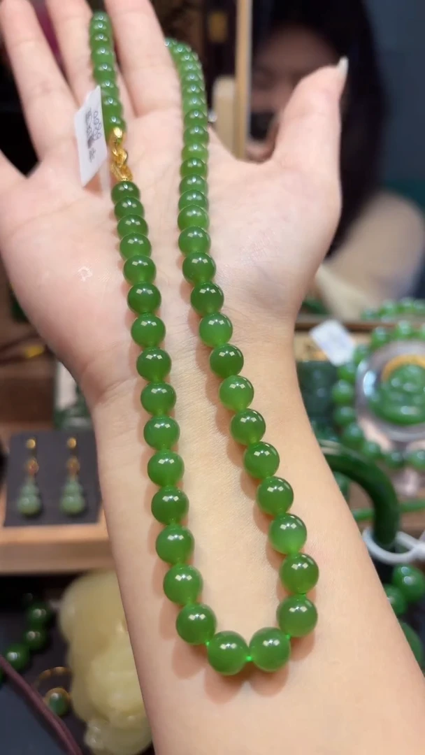 和田玉（碧玉）未镶嵌颈饰1