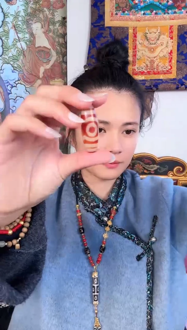 非金属无非金属无恩****1藏地红肉三眼天珠