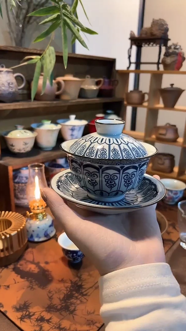 【闪购商品】其他青花卷草纹三才盖碗