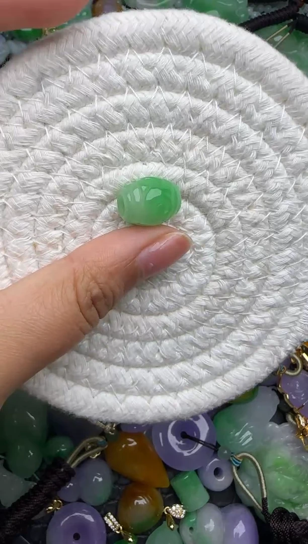颈饰未镶嵌翡翠缅甸翡翠吊坠