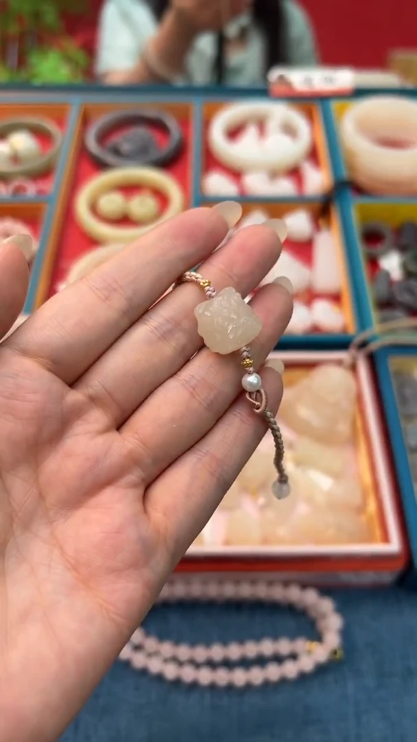手绳未镶嵌和田玉藕粉精雕醒狮手绳