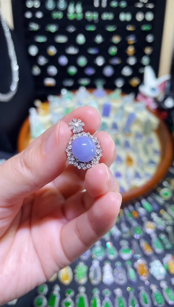 颈饰18K金镶嵌翡翠冰紫蛋面吊坠