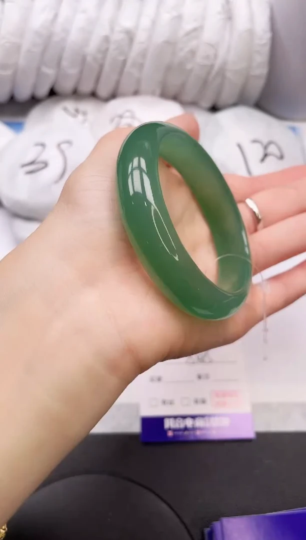 【闪购商品】石英质玉手镯未镶嵌17K290-54