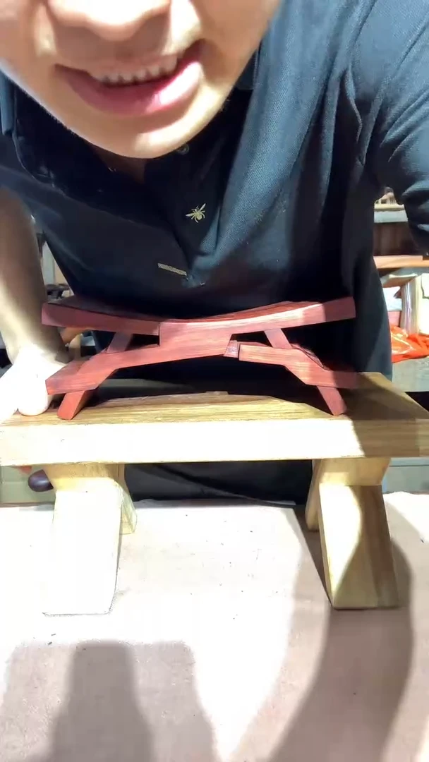 非洲紫檀（红花梨）瑕疵鲁班凳