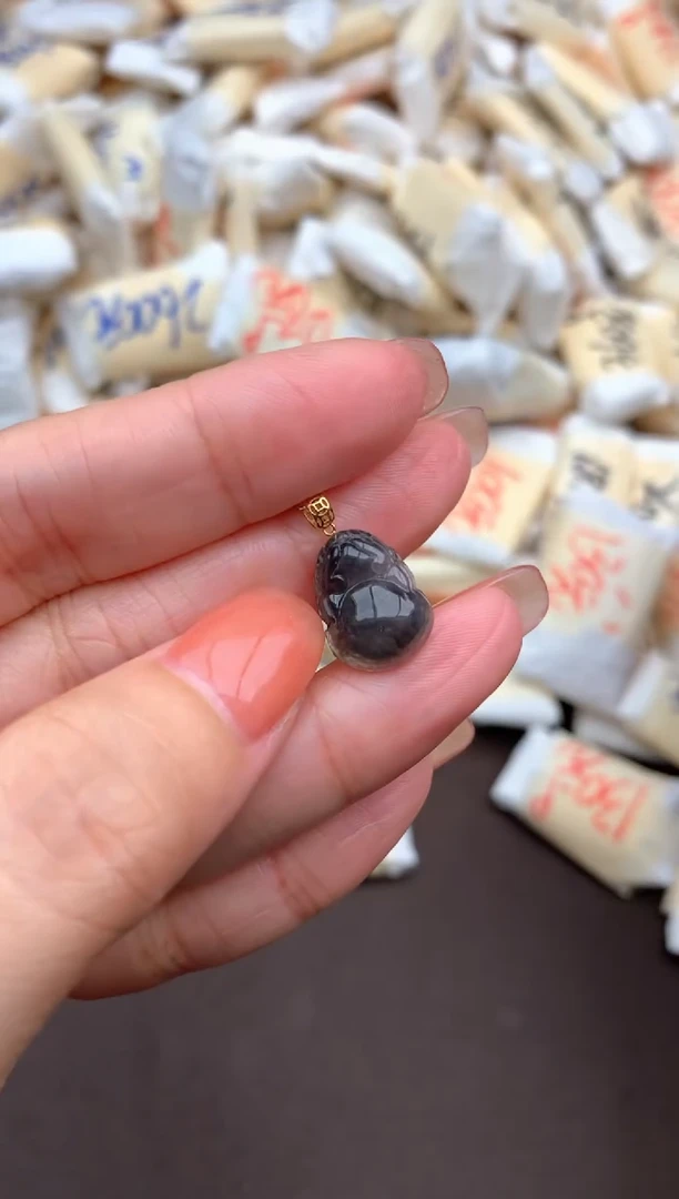 18K金镶嵌挂件翡翠—