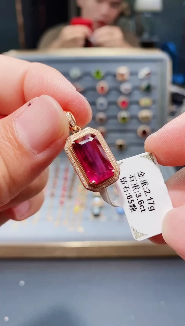 颈饰18K金镶嵌碧玺3.6..