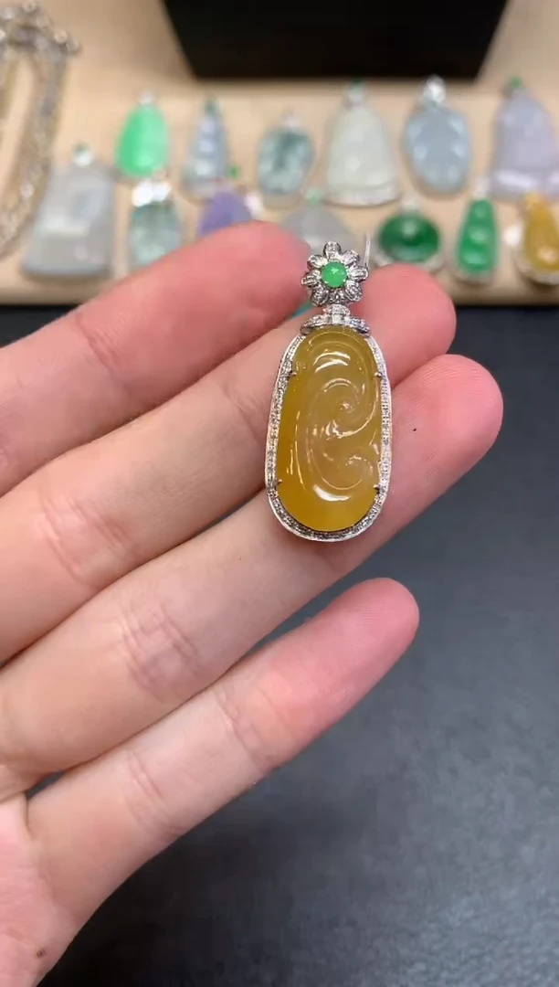 【闪购商品】翡翠颈饰18K金镶嵌如意【无服务费】