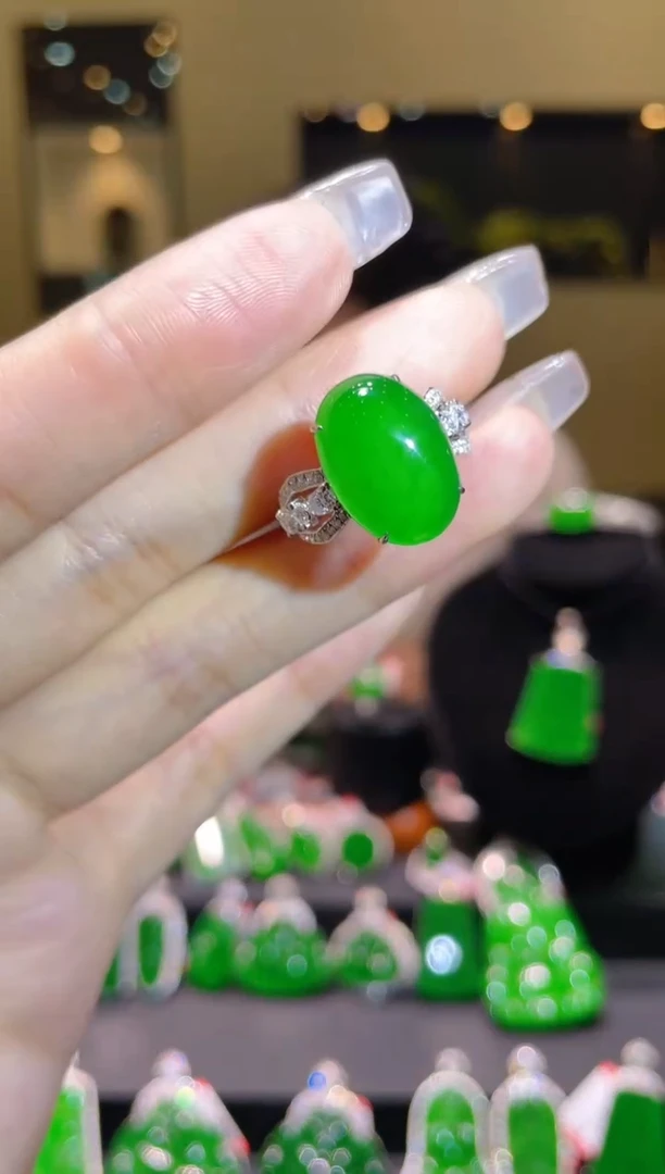 【闪购商品】翡翠吊坠(不含链)18K金镶嵌A35