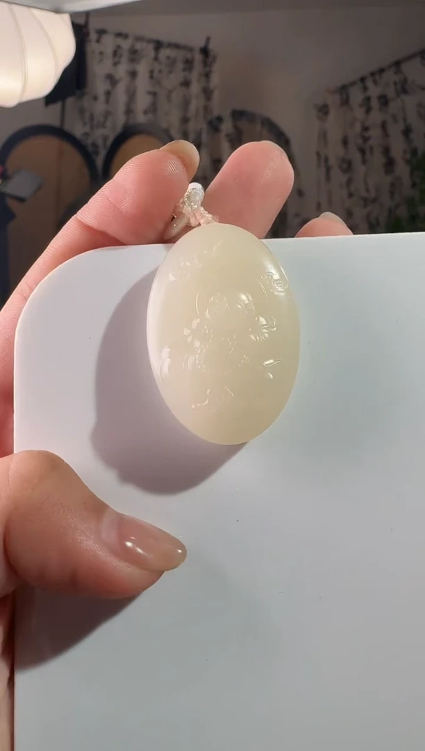 颈饰未镶嵌和田玉藕粉佛牌