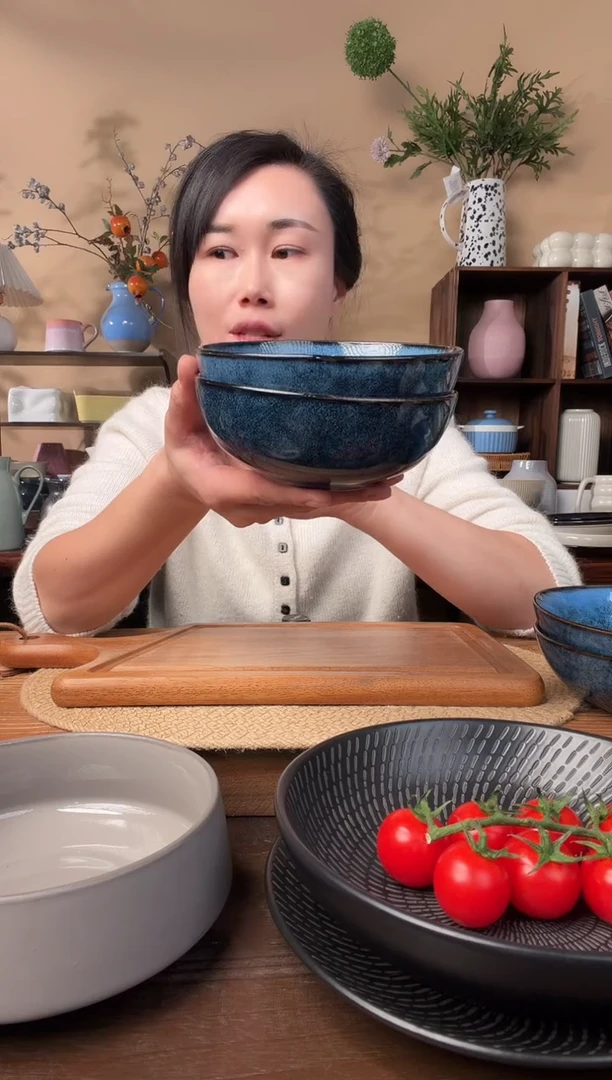 5.5英寸窑变蓝小碗2只微瑕