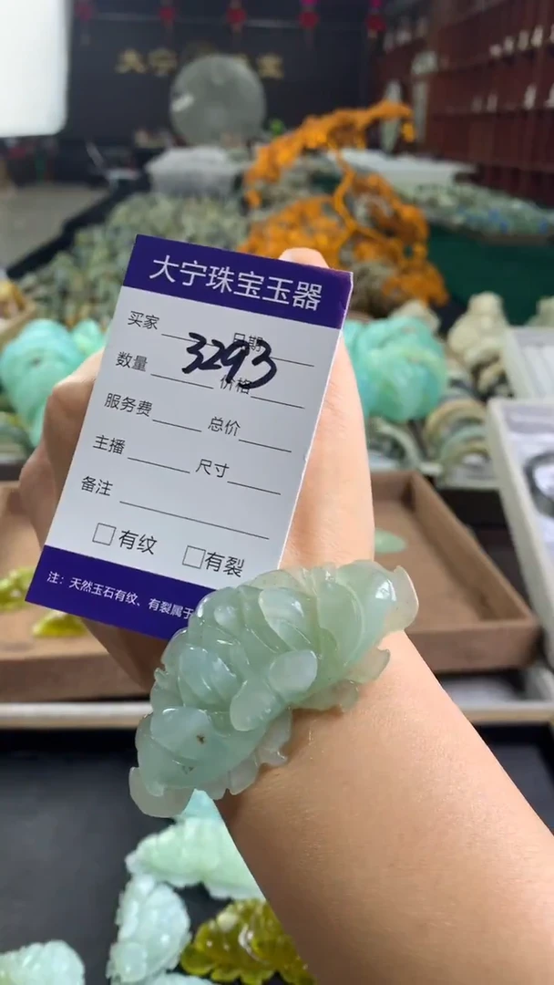 未镶嵌蛇纹石玉颈饰吃****?3293