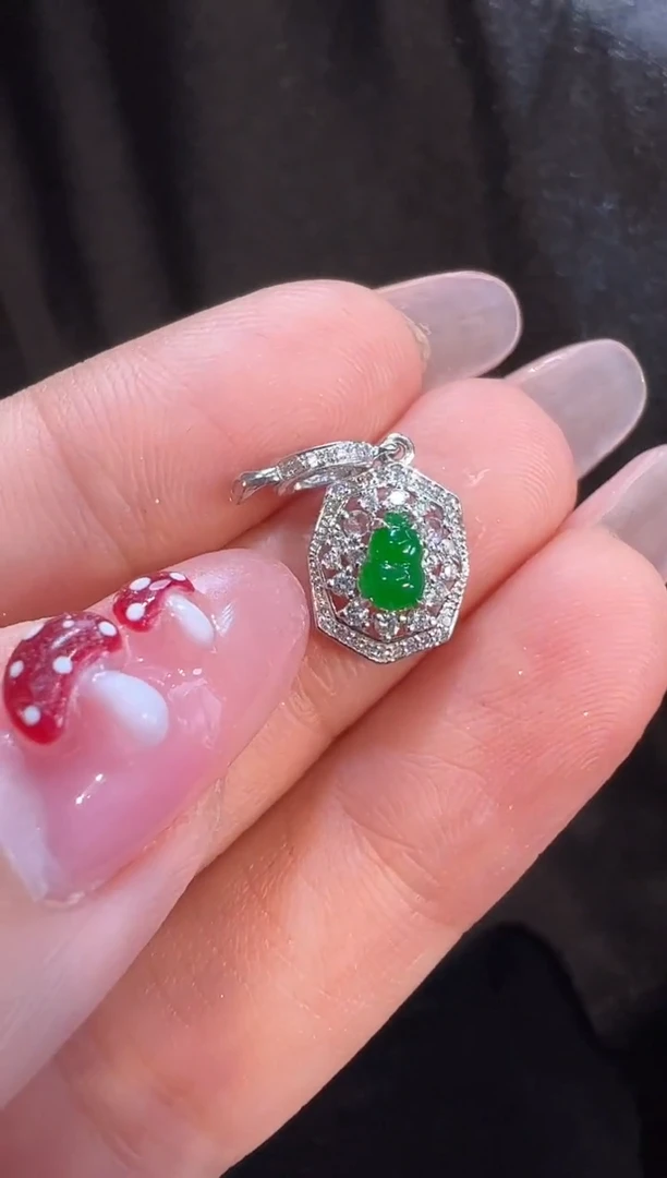 【闪购商品】翡翠颈饰18K金镶嵌吊坠