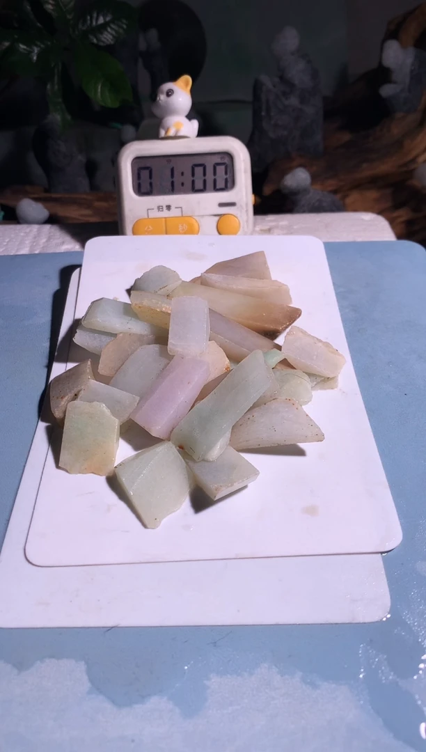 吊坠(不含链)未镶嵌翡翠半**茶P931