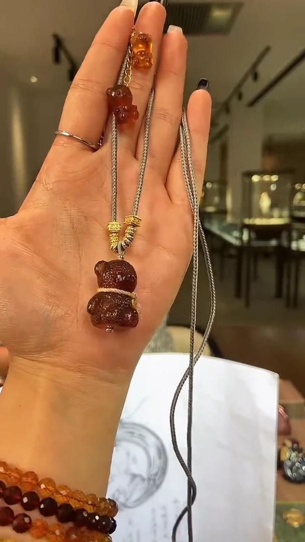 琥珀颈饰未镶嵌小熊吊坠