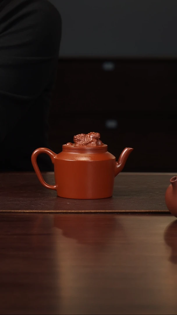 侯峰大红袍狮子折肩宫灯175cc