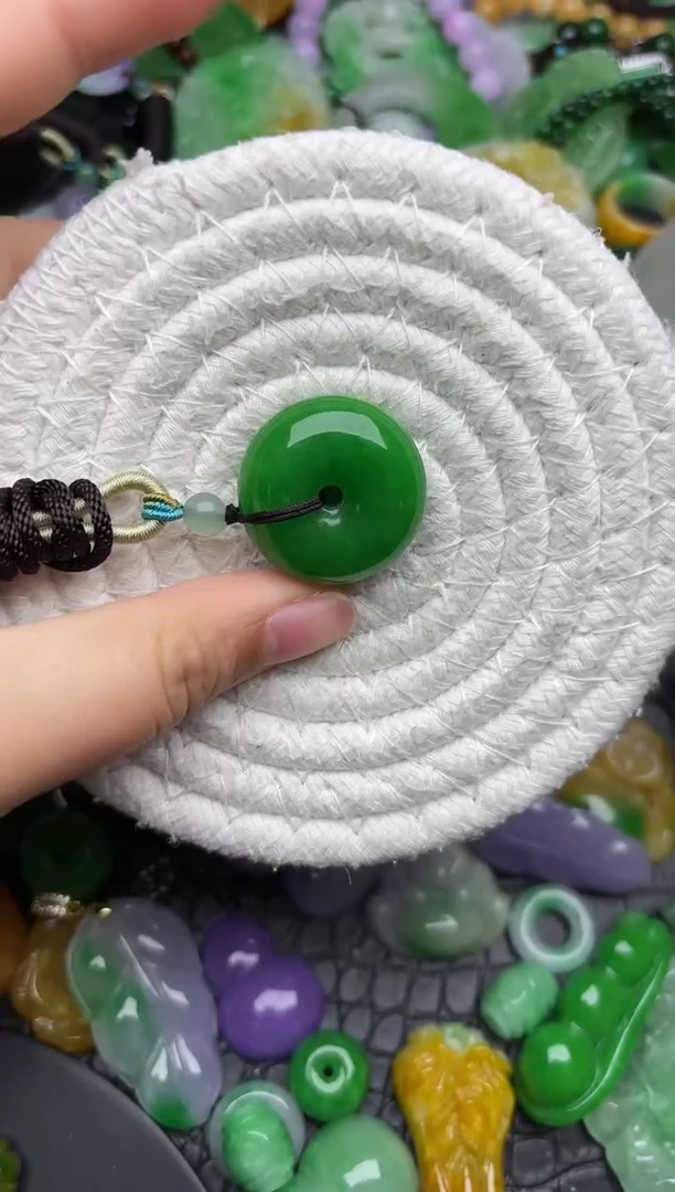 颈饰未镶嵌翡翠缅甸翡翠吊坠