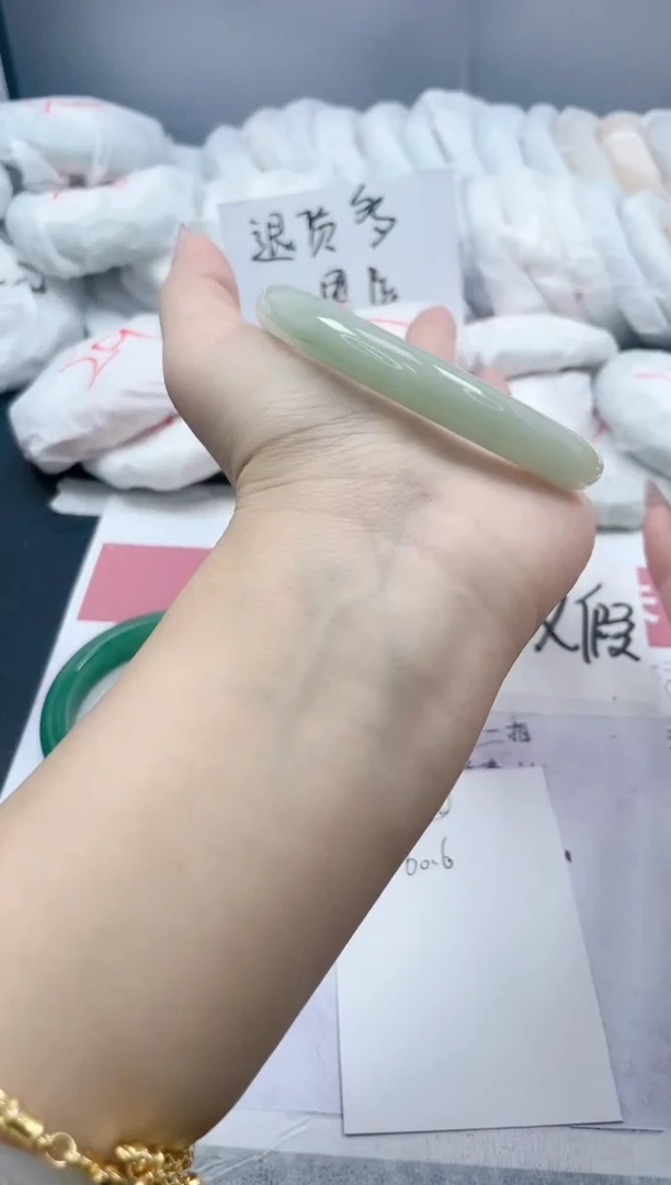 【闪购商品】石英质玉手镯未镶嵌92/60.6