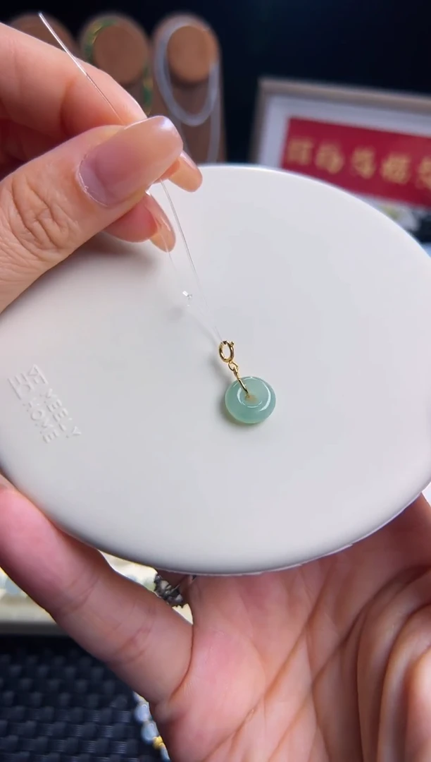 吊坠(不含链)18K金镶嵌翡翠冰甜绿甜甜圈小提溜！巨漏