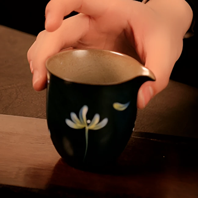 兰花亮面釉手绘釉下彩分茶器功夫茶具家用陶瓷茶具公道杯