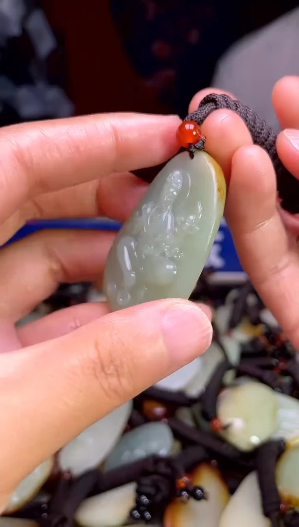 和田玉未镶嵌颈饰1