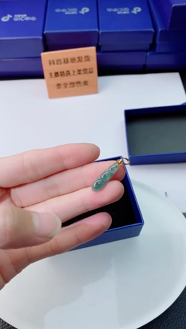 翡翠未镶嵌颈饰1111111111
