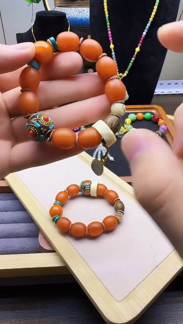 14K金镶嵌蜜蜡手链QY10