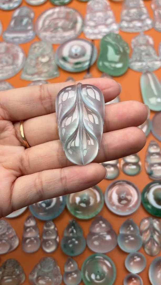 吊坠(不含链)未镶嵌翡翠39 叶子 44 25.6 5.3