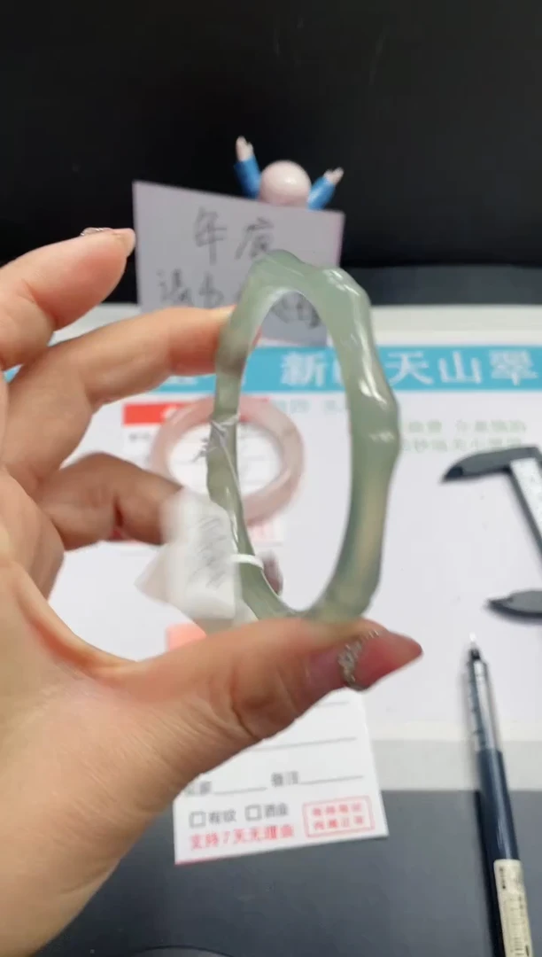 【闪购商品】石英质玉手镯未镶嵌262